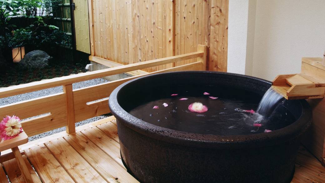 貸切風呂に大浴場も！
天然温泉でゆったり / 4