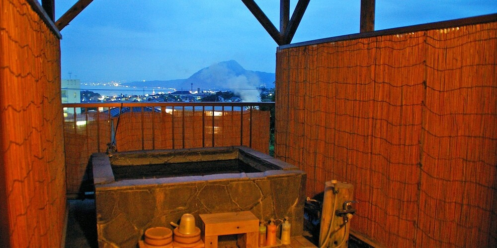 トロトロの美肌湯に"地獄蒸し"。温泉通カップルにはたまらない♪3379827