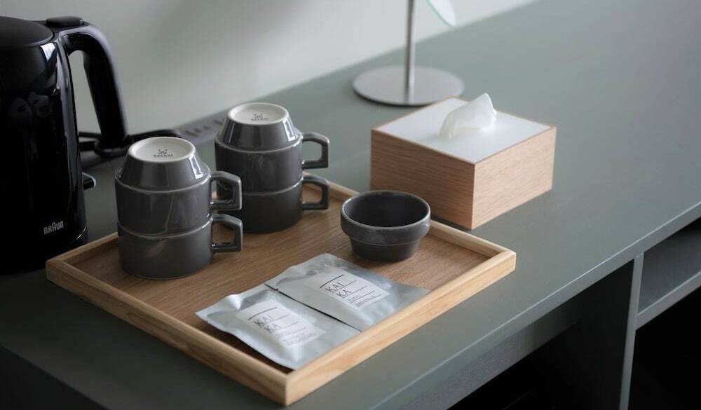 東京のおしゃれな宿で
アートに触れた旅 / 1