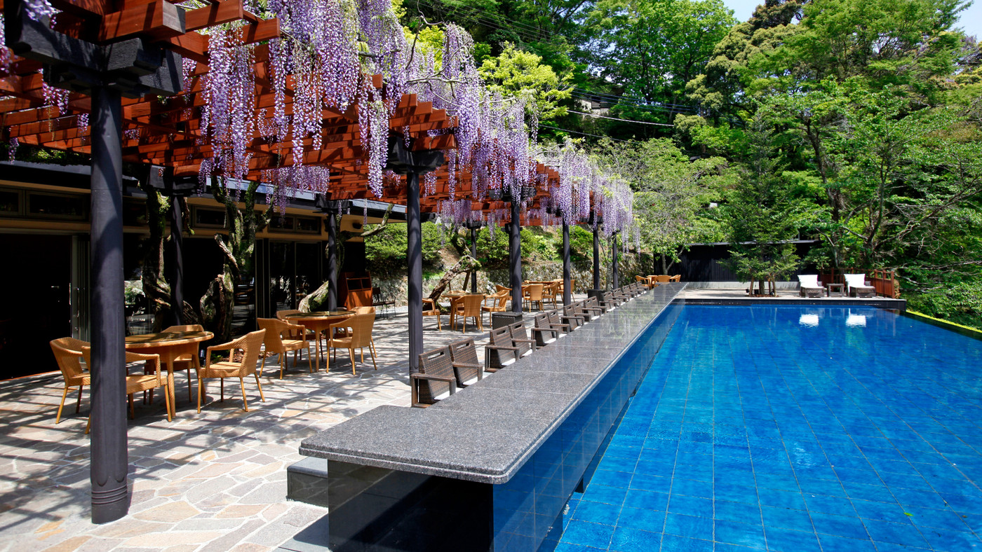 景色とおいしいパンを楽しむ“足湯＆ベーカリー”3390153