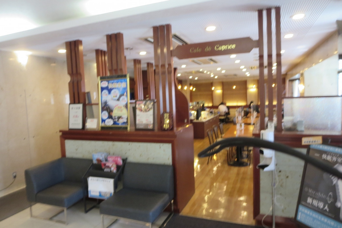 1階玄関横にあるカフェはランチもできます。