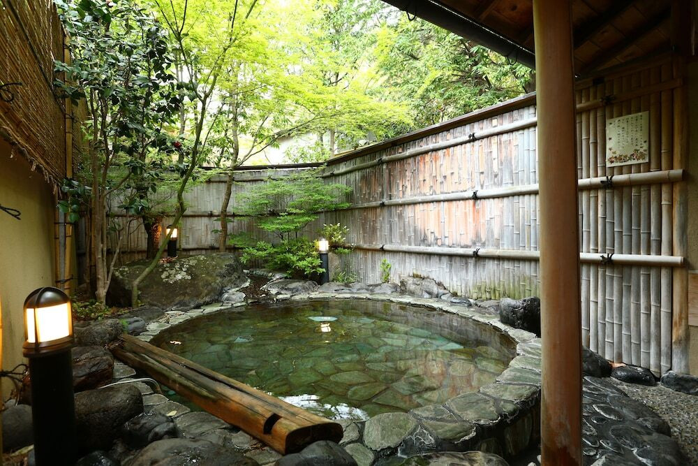 歴代城主も愛した、肌ざわりのやさしいお湯3445341