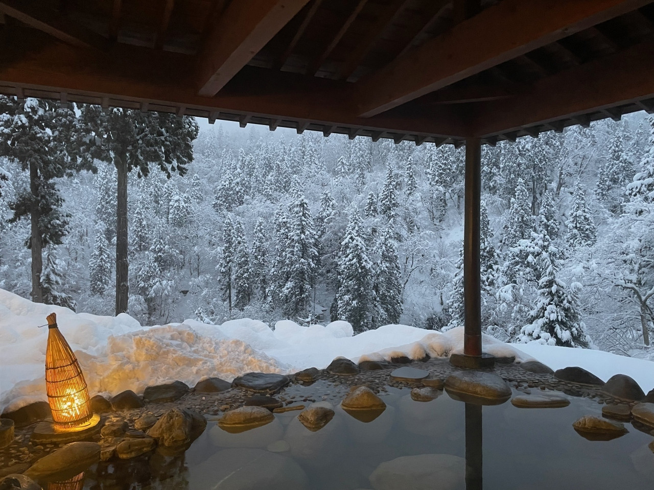 滝を眺められる展望風呂も♪山々に囲まれた静かな旅館3926368