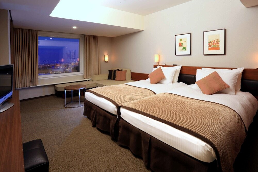 自然光の降り注ぐ吹き抜けのアトリウムがリゾート感を演出!4089758