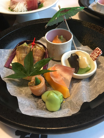 お食事処は個室。ゆっくりと会席料理を味わって3450178