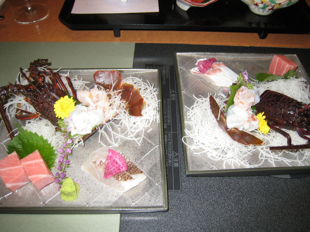 夕食には伊勢海老、本鮪、鯛が出ました