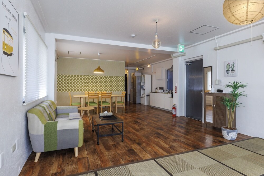 客室内のダイニングエリア