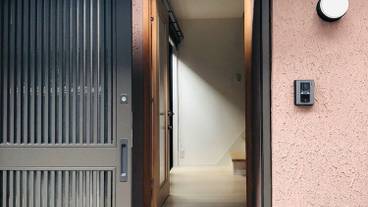 施設の入り口 / 2