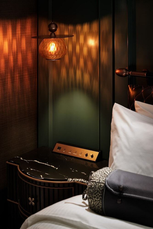 客室内インテリア①