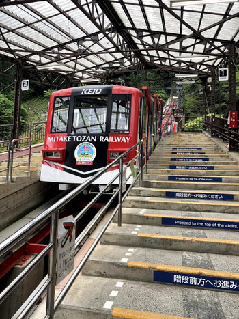 まずは、ケーブルカーで山頂へ4231150
