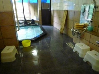 「かぶと湯温泉 山水楼」 内観 130549048 フロント前