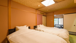 [山側眺望] 源泉半露天風呂付き特別和洋室 (2022年新登場)