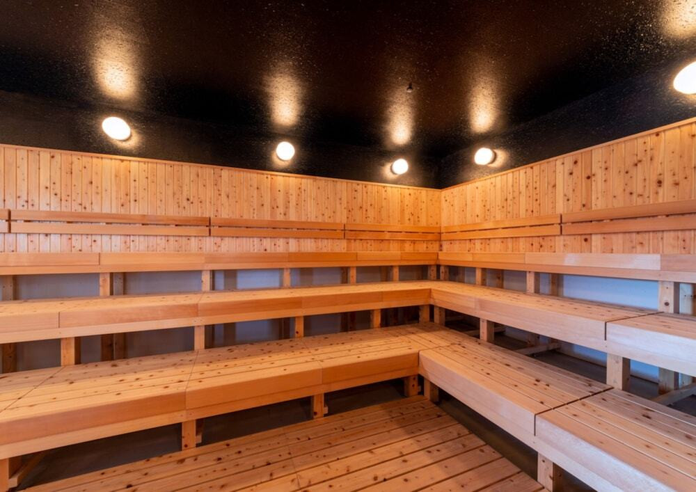 テーマパークではしゃいだ後にサウナで疲れを癒して♪4234787