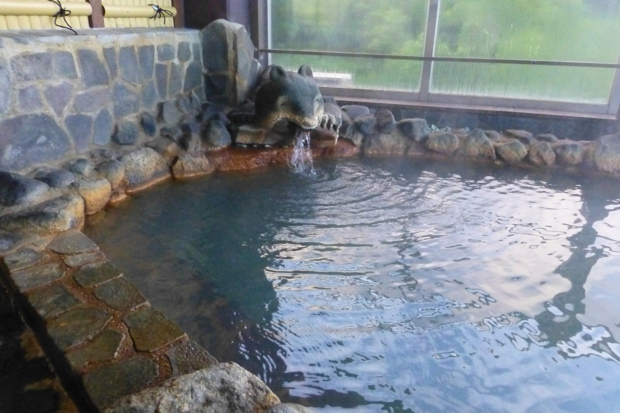湯冷めしにくい泉質の源泉かけ流し温泉で疲れを癒す4089233
