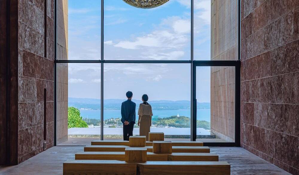 ロビーから望む別府湾 / 1