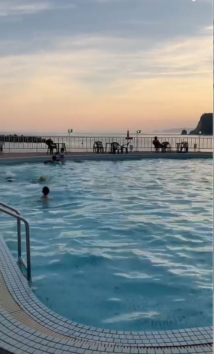 スパの屋外プール