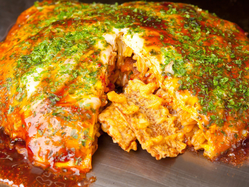 「麗ちゃん」料理 4700 広島の人は「イカ天入り」がなぜか好き」トッピング２位全体でも３位の人気者