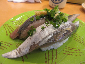 「回転寿し トリトン 札幌豊平店」料理 52426 厚切りさんまっ