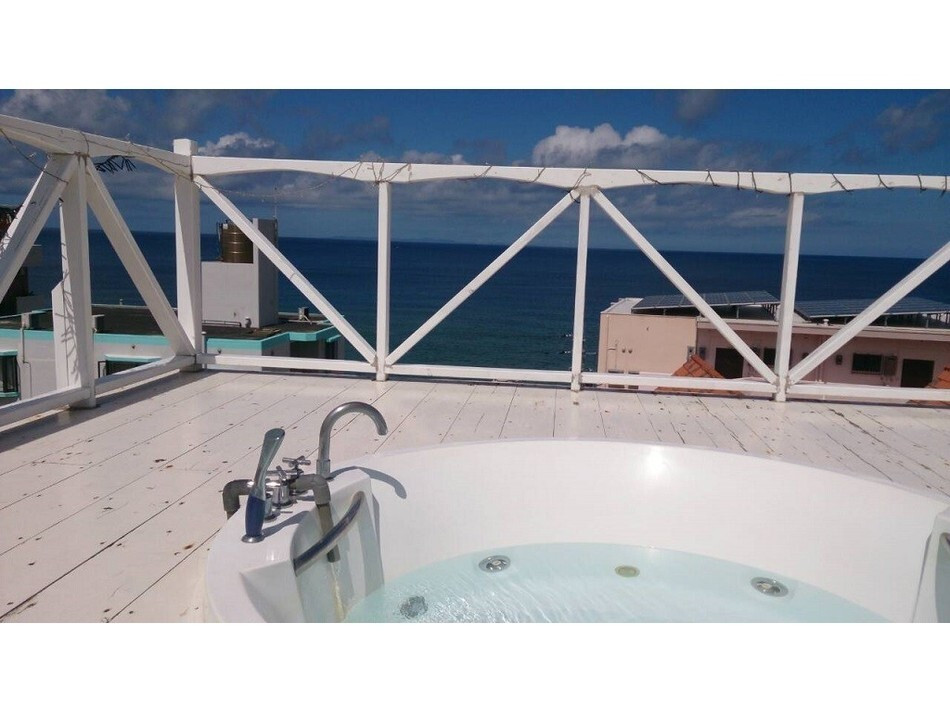 2．屋上ジャグジーや展望レストランもある穴場ホテル『Sea side Hotel The Beach』3480094