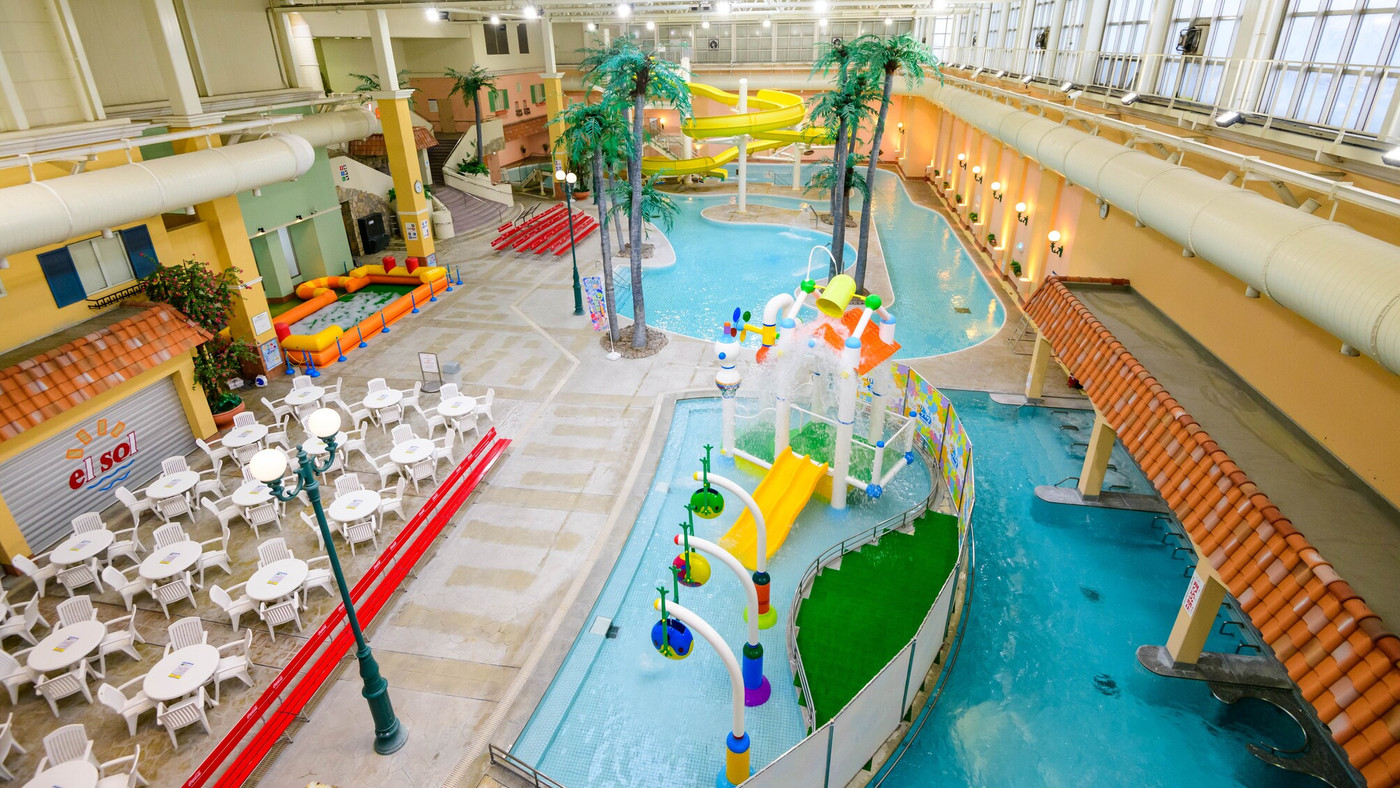 子供向けプールや巨大エア遊具テーマパークに大満足！温泉施設も充実4056252