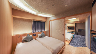 デラックスフォースルーム + ソファベッド2台 禁煙