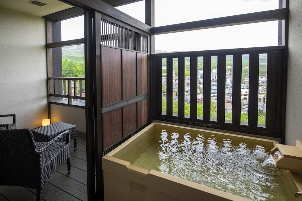 pHが2.4の強酸性の湯