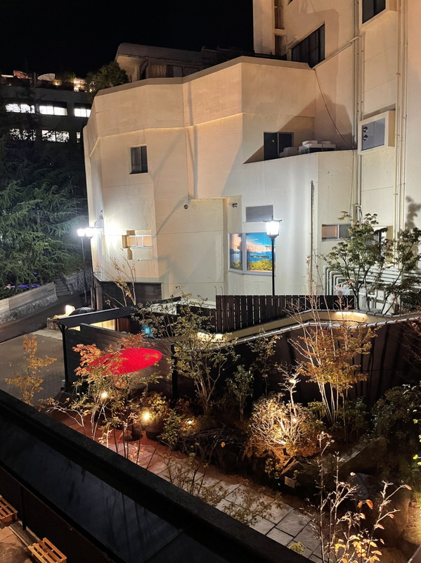 連絡通路　上から見るときれいだが傾斜が厳しい