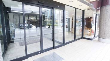 施設の入り口 / 6