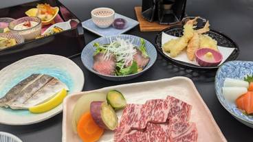 旅館のお食事処 / 5