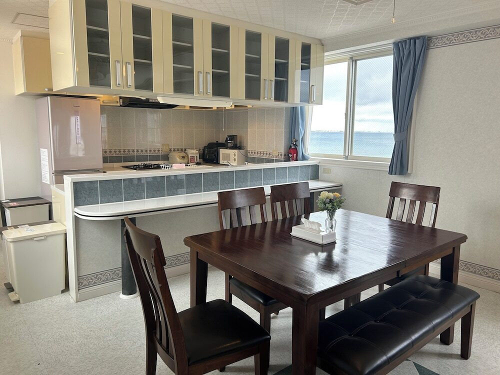 客室内のダイニングエリア