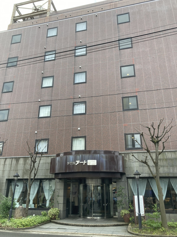 新しい建物ではないです。