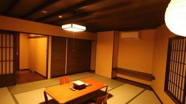 客室内のダイニングエリア / 24