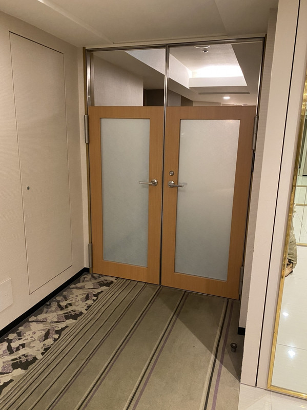 こんなドアで隔離されている？笑