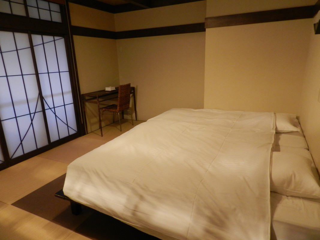 露天風呂付き客室の寝室