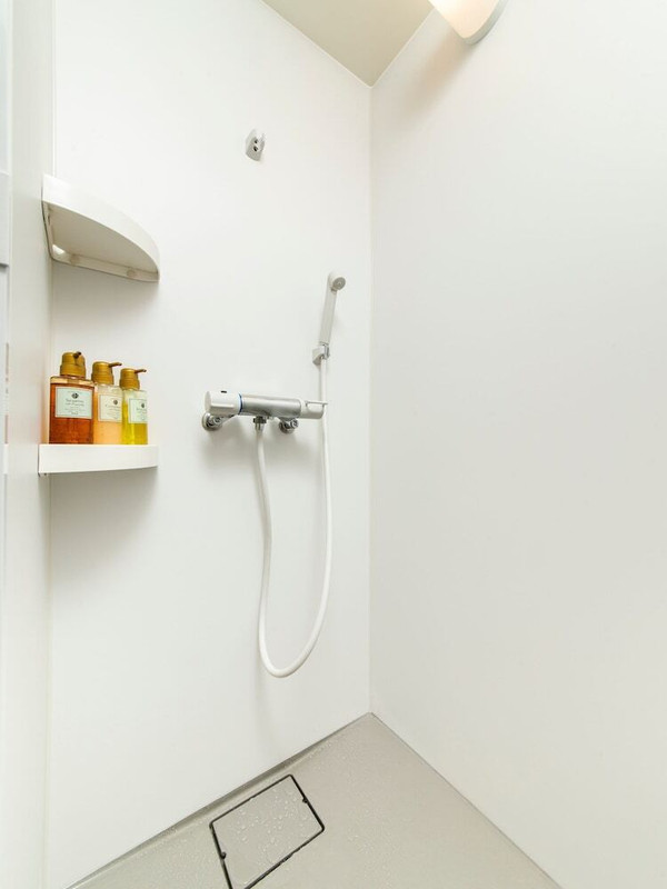 バスルームのシャワー