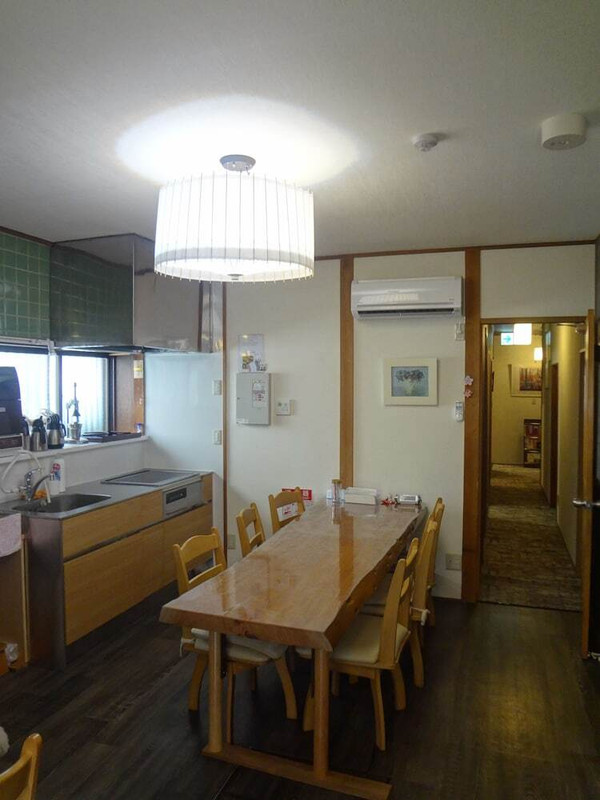 客室内のダイニングエリア