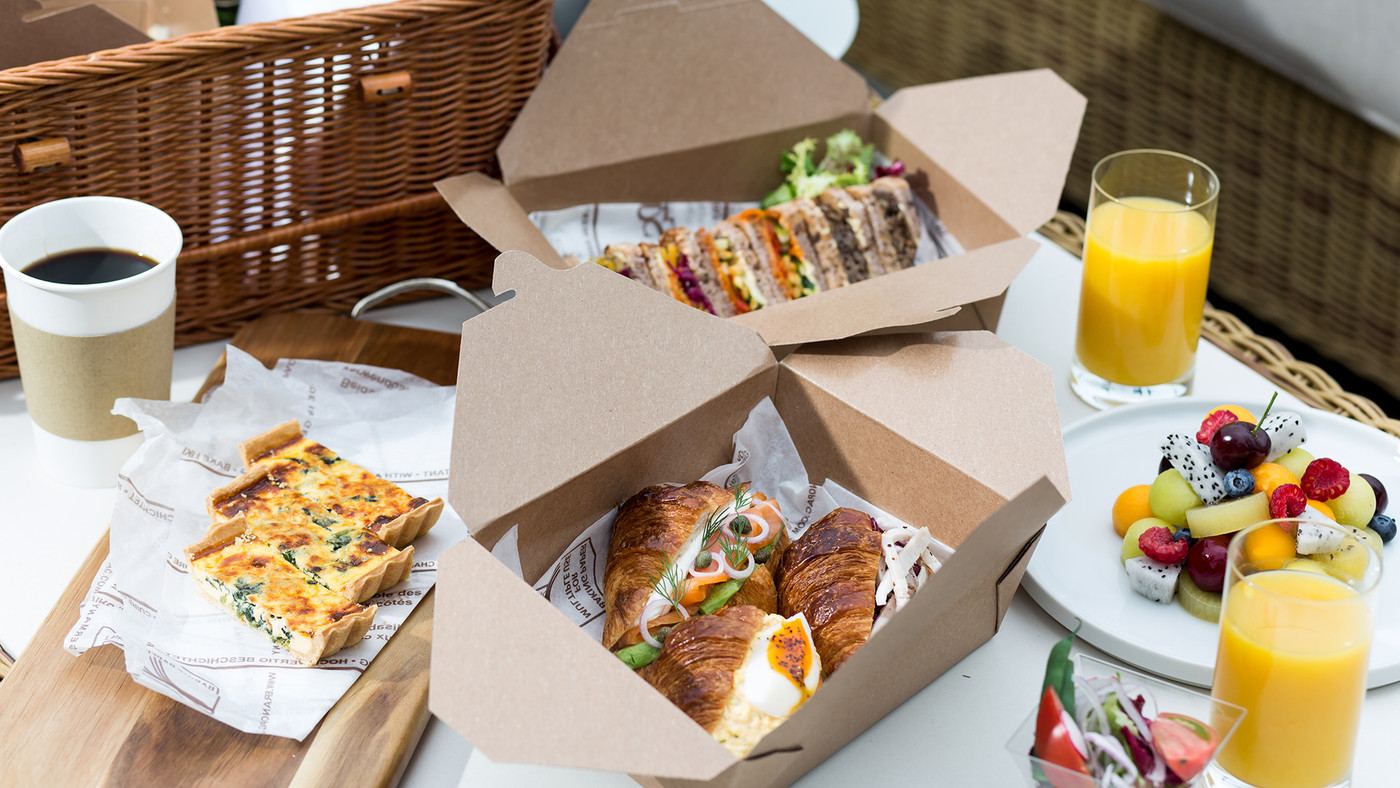 朝食はピクニック感覚で。海を望むルーフトップで喧騒を忘れよう4773223