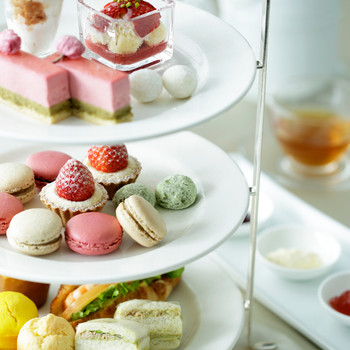 窓の外は絶景♡アフタヌーンティーを堪能するホテルステイ4074252