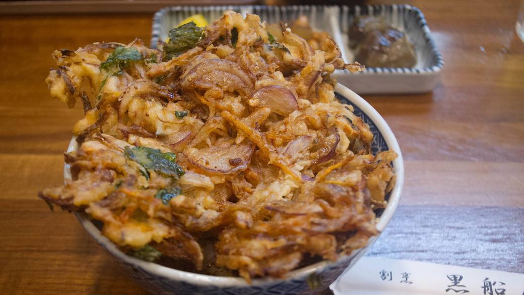 ランチは地元の老舗
「黒船屋」で / 1