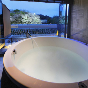 お部屋からお風呂から、彦根城天守を一望できる「お城リゾート」3948713