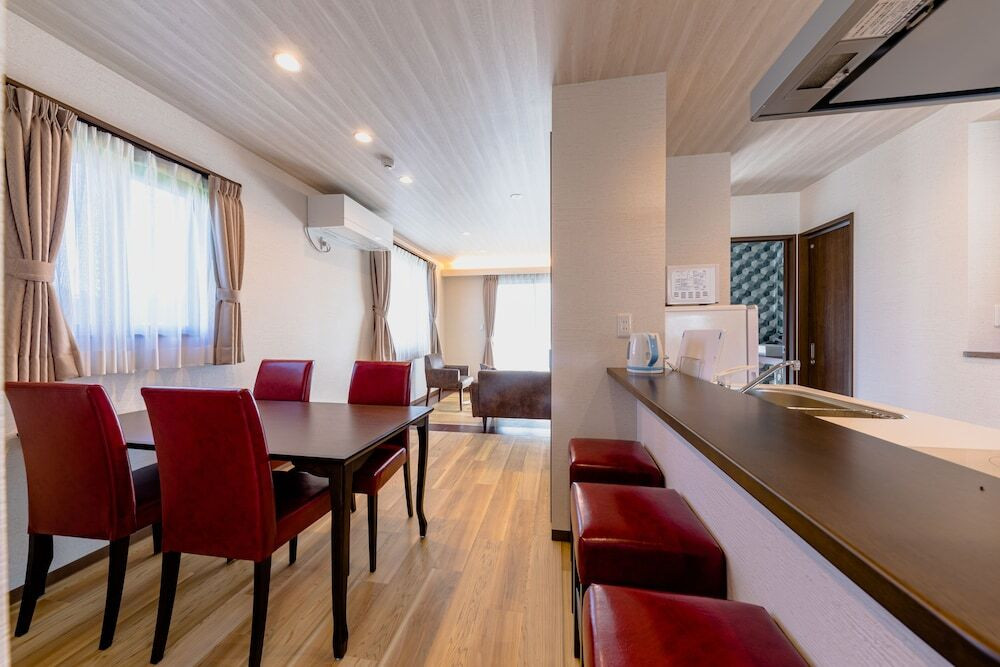 客室内のダイニングエリア