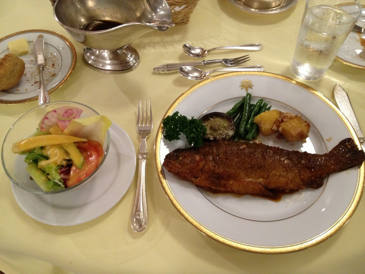 限られたシェフだけが受け継ぐ、伝統のふわふわオムレツを朝食で3534897