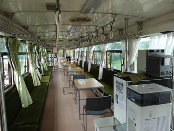 「ポッポの丘 カフェTKG」内観 772414 いすみ鉄道の車両の中が食堂になっています！