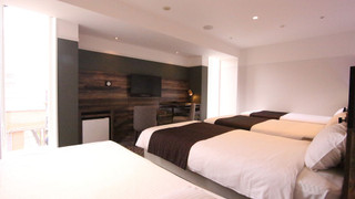 デラックス トリプルルーム+ソファーベッド (ユニットタイプバスルーム、トイレ仕切り、シャワーブース)