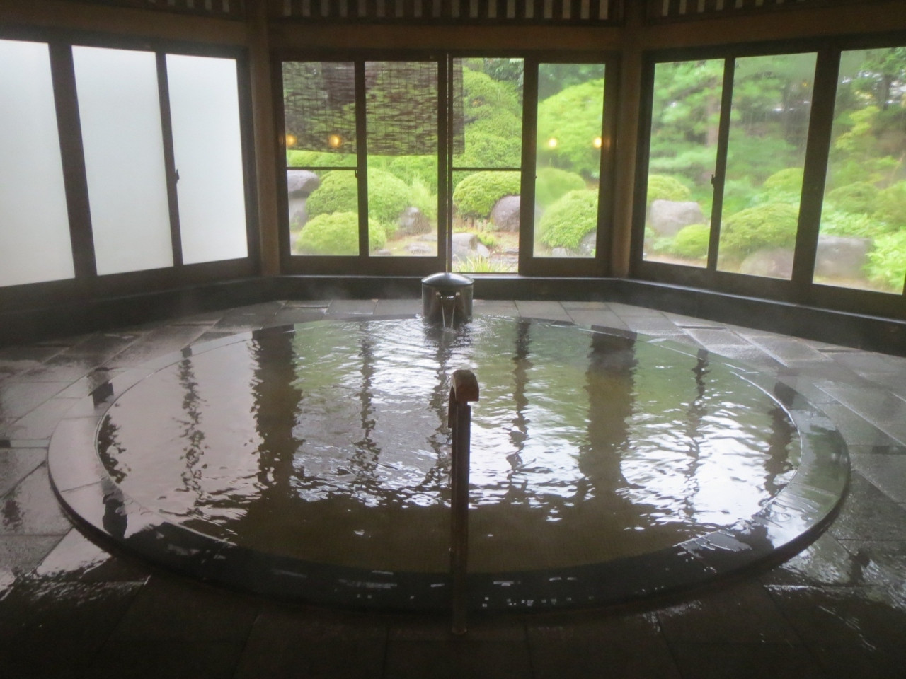 お互いの時間を尊重しながら静かなときを3977690