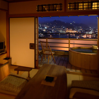 夜景を眺めながらのんびり湯あみ4250837