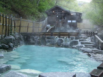 After enjoying nature, refresh yourself in a historic onsen.