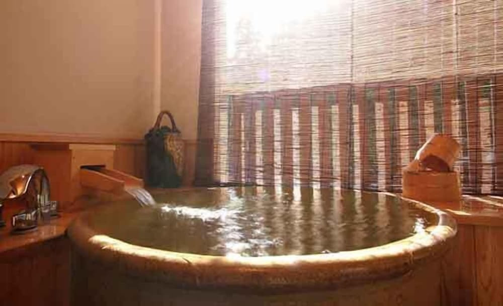 鄙の信楽焼露天風呂