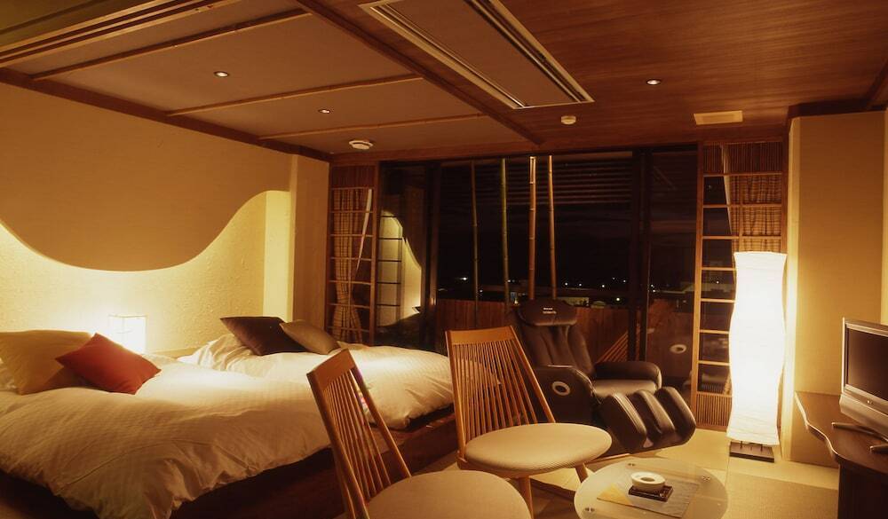 楓の棟Aタイプスイート和洋室① / 1