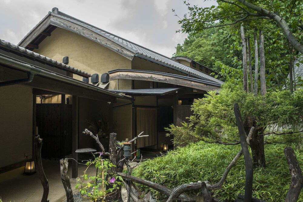 高台の広大な敷地！全8棟の古民家風離れの宿3407401